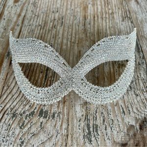 ARRIBAS BROTHERS DISNEY DISNEYLAND AUSTRIAN CRYSTAL MASQUERADE MASK